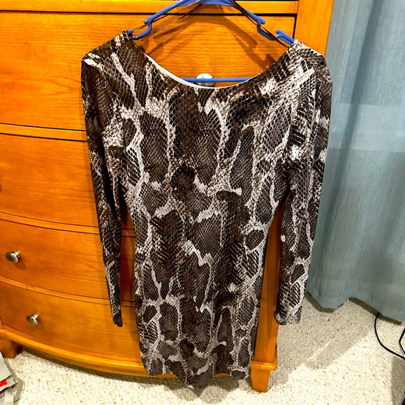 Jennifer Lopez knit party dress,snakeskin print, scoop neck,sleek fit, womens XS - Picture 3 of 4